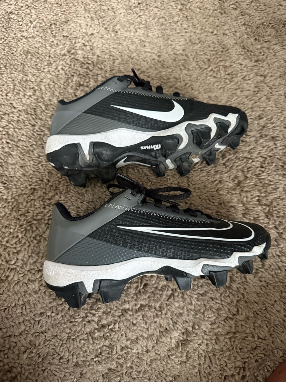 Nike Black & Gray Men’s Baseball Cleats with White Swoosh